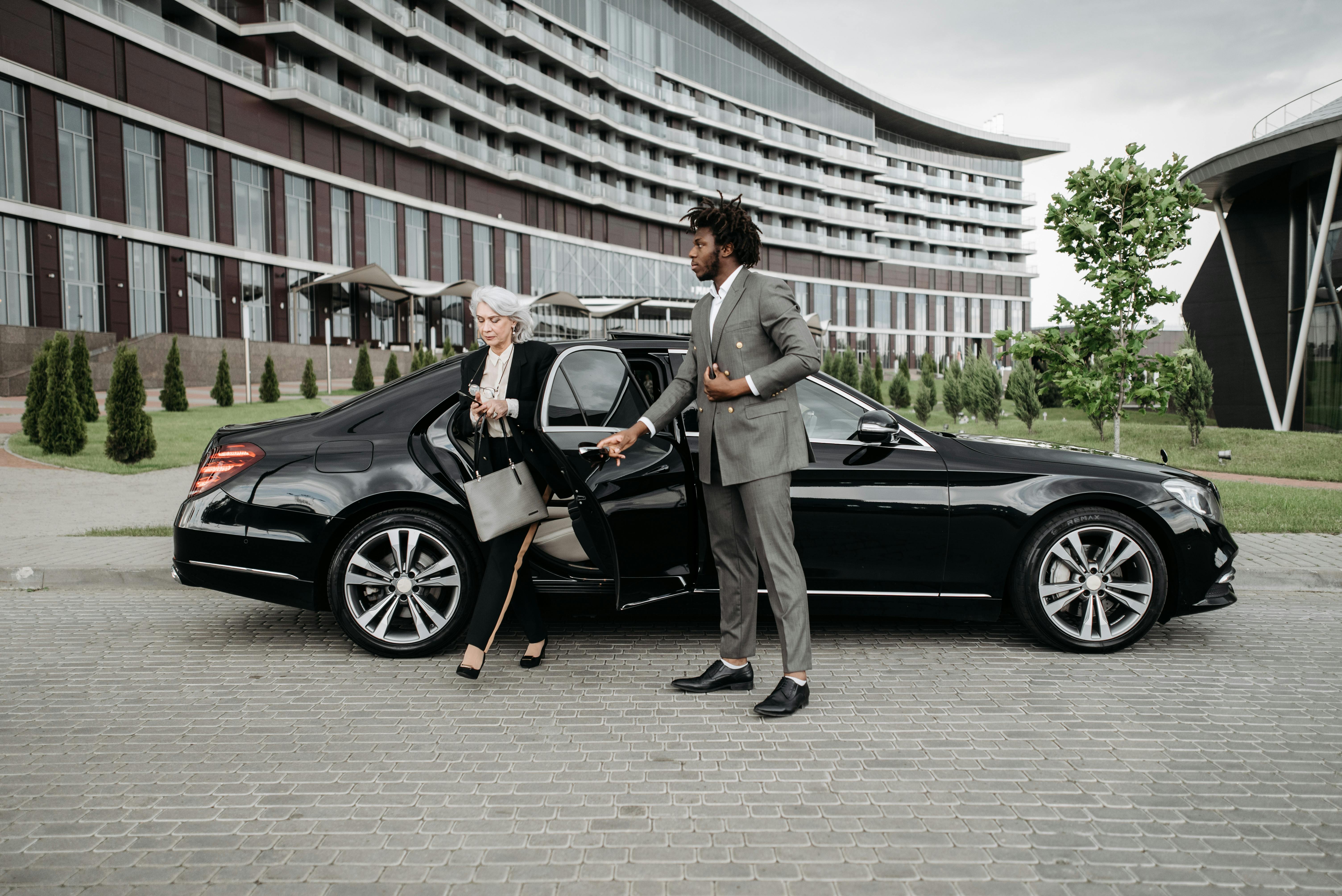 Luxury chauffeur service in Toronto Pearson Airport